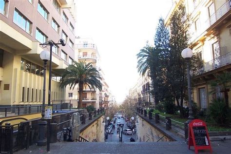 Negozi di scarpe nel Quartiere Vomero a Napoli .